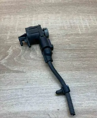 Volkswagen PASSAT B6 Turbo solenoid valve 1J0906283C 1J0973722