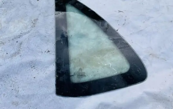 Citroen C3 Rear side window