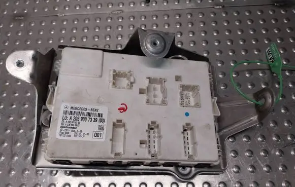 Mercedes-Benz C W205 SAM control unit A2059007339