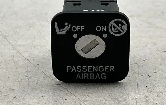 Toyota Avensis T270 Passenger airbag on/off switch 167208N