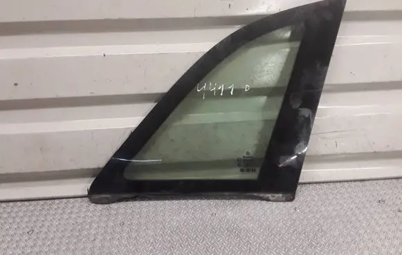 Mercedes-Benz B W245 Rear side window 