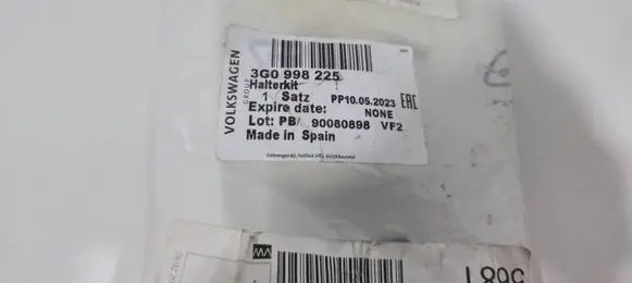 Volkswagen PASSAT B8 Headlight/headlamp mounting bracket 3G0998225