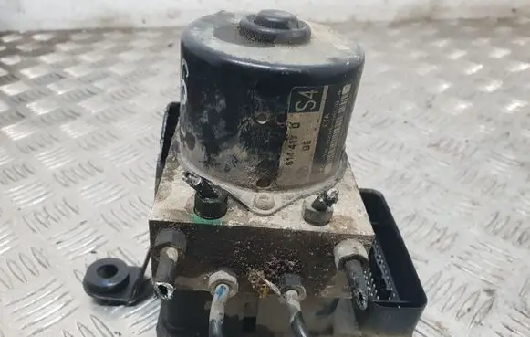 Skoda Octavia Mk1 (1U) ABS Pump 1J0614417D 1C0907379K