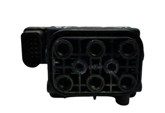 Tesla Model S Air suspension valve block 15152400272