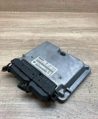 Opel Omega B2 Engine control unit/module ECU 0281010273 24417198 Used