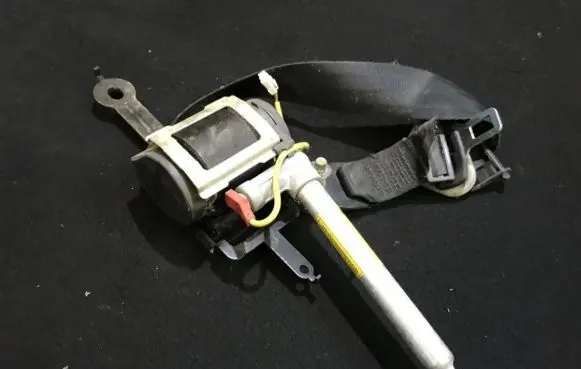 Nissan Primera Front seatbelt 021313880 02131-3880