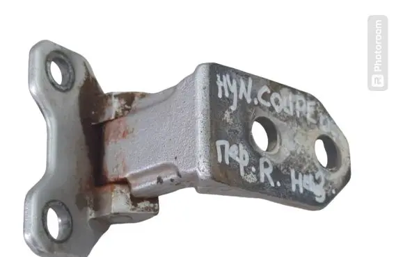 Hyundai Coupe Front door lower hinge 793402C000