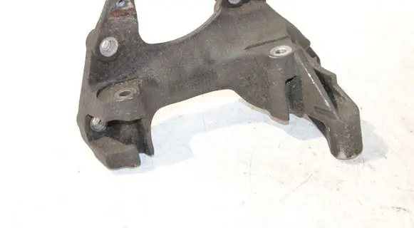 Nissan Qashqai Generator/alternator bracket 117104394R
