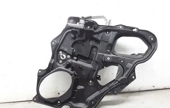Rear door manual window regulator