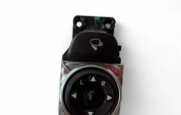 Hyundai i30 Wing mirror switch 39Y4811110