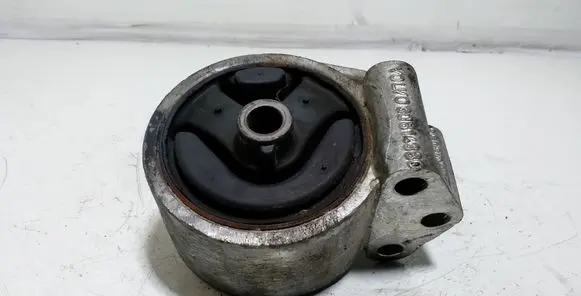 Mitsubishi Carisma Engine mount bracket 3318040 30814380