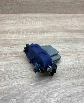 Volkswagen Golf IV Heater blower motor/fan resistor 52485218