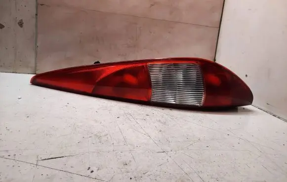 Ford Mondeo Mk III Rear/tail lights 1S7113404C 115750V