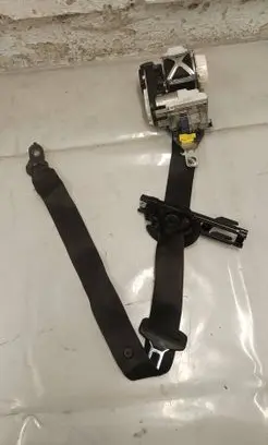 Mercedes-Benz GLE (W166 - C292) Front seatbelt A1668601400