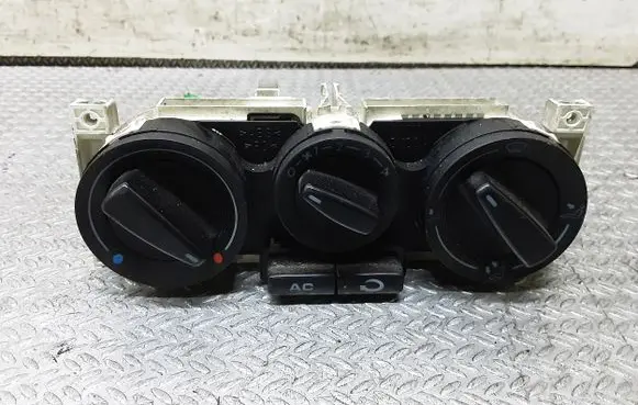 Skoda Octavia Mk1 (1U) Climate control unit 1J0820045