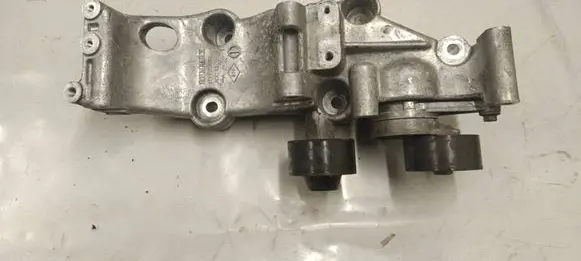 Mercedes-Benz X-class W470 Generator/alternator bracket 117107563R