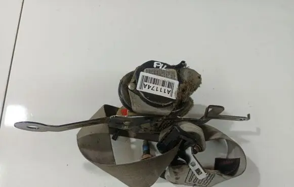 Nissan Primera Front seatbelt 