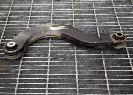 Volkswagen PASSAT B8 Rear upper control arm/wishbone 5Q0505323D