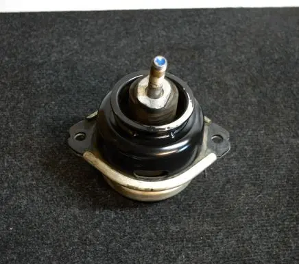 Audi Q7 4L Engine mount bracket 7L8199131A