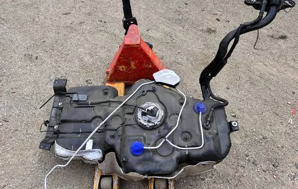 Porsche Macan (95B) Fuel tank 
