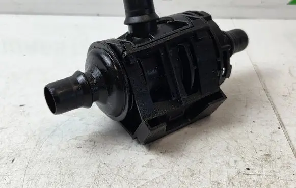 Nissan NV300 Water pump 212001517R