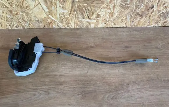 Nissan Murano Z52 Rear door lock