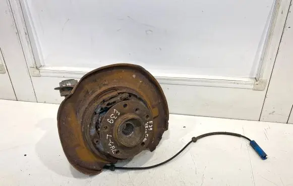 BMW 5 E39 Rear wheel hub