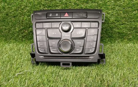 Head unit multimedia control