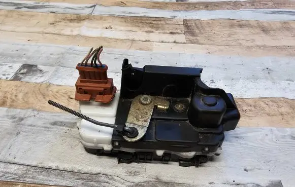 Peugeot 607 Rear door lock