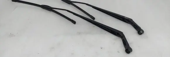 Toyota Avensis T250 Front wiper blade arm