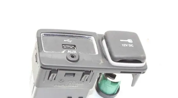 Jeep Renegade AUX in-socket connector 735604055