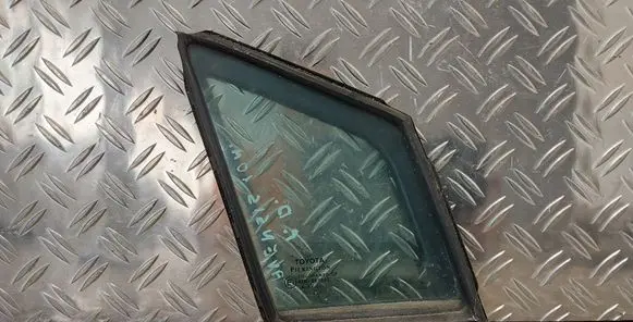 Toyota Avensis T270 Front door vent window glass four-door 43R001605