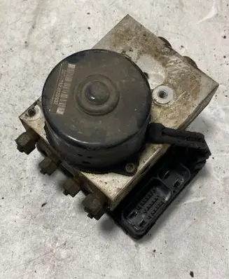 Chrysler Voyager ABS Pump 04686704AD DXR3H30P45 25094602943