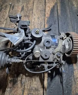 Volvo S40, V40 Fuel injection high pressure pump R8448B261B