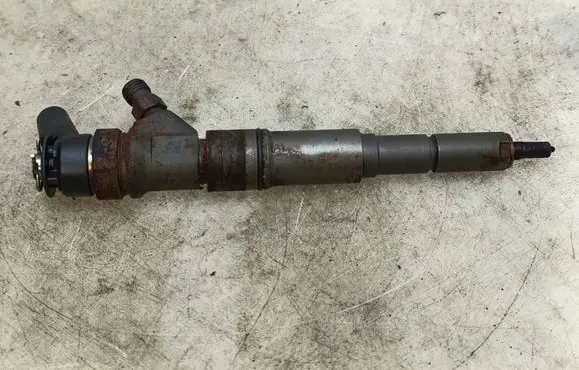 BMW 3 E90 E91 Fuel injector 7793836