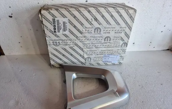 Fiat 124 Spider Front seat headrest 6000615478 68334072AA
