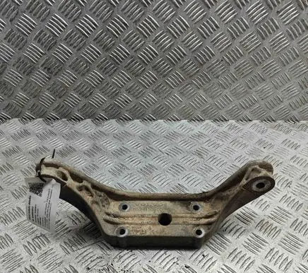 Land Rover Freelander Rear differential/diff mount bracket 6527110600