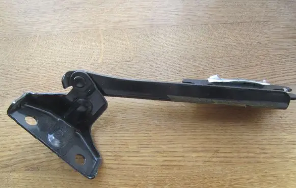 Mazda 626 Engine bonnet/hood hinges GE4T52410