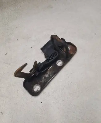 Volkswagen Tiguan Engine bonnet/hood lock/latch loop/hook 1K0823480