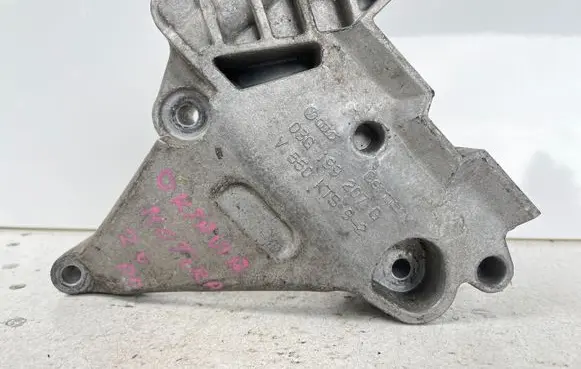 Skoda Octavia Mk2 (1Z) Engine mounting bracket 03G199207G