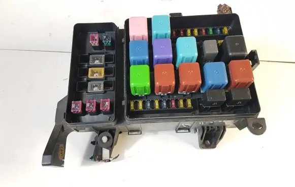 Toyota Land Cruiser (J100) Fuse box set 8267760011
