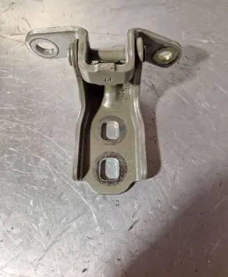 Opel Astra K Front door upper hinge A046057