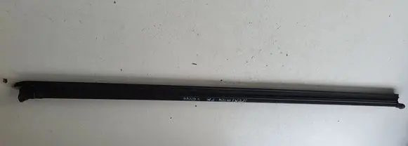Volkswagen Golf Sportsvan Rubber seal front door window/glass 