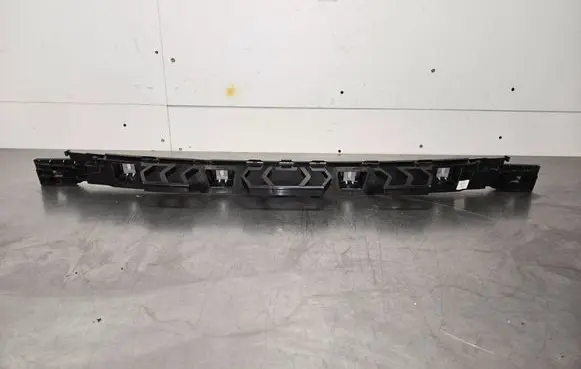 Rear bumper mounting bracket