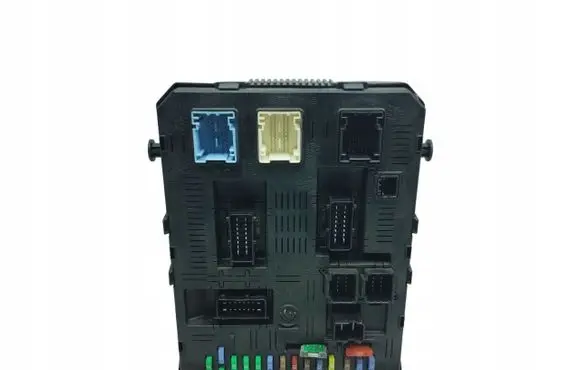 Peugeot 407 Fuse module 21676159