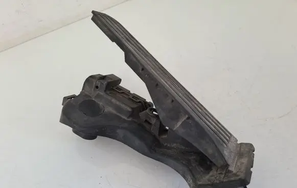 Volkswagen Golf V Accelerator throttle pedal 1K1721503P