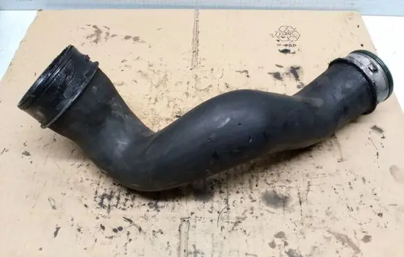 Mercedes-Benz C W203 Engine coolant pipe/hose