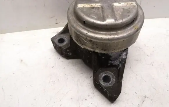 Ford Mondeo MK IV Engine mount bracket HL8021M10