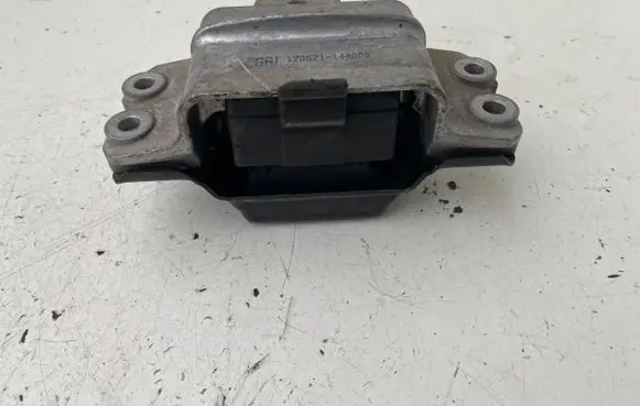 Engine mount bracket