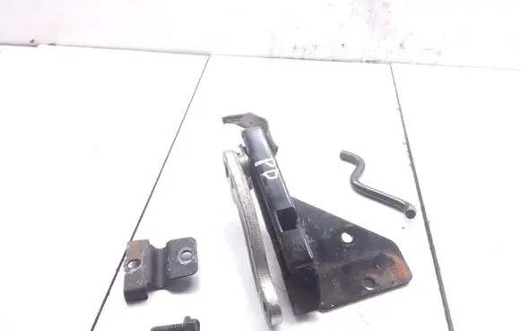 Land Rover Defender Front door lower hinge BELH373L07